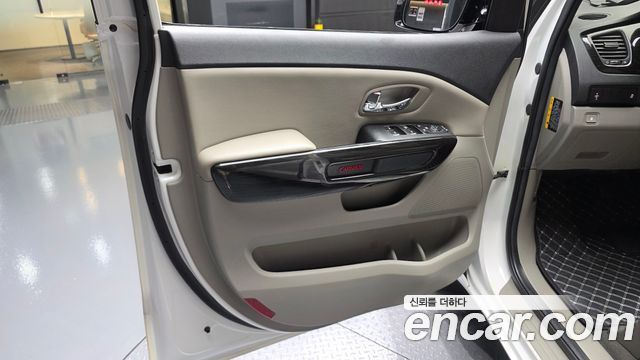 Kia Canival 2019 — photo 15