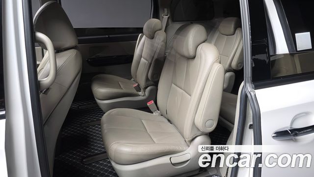 Kia Canival 2019 — photo 16