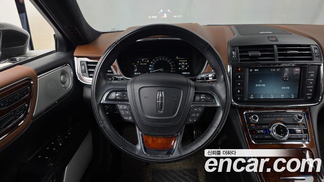 Lincoln Continental 2018 — photo 19