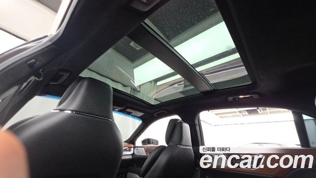 Lincoln Continental 2018 — photo 24