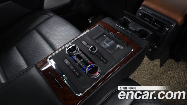 Lincoln Continental 2018 — photo 25