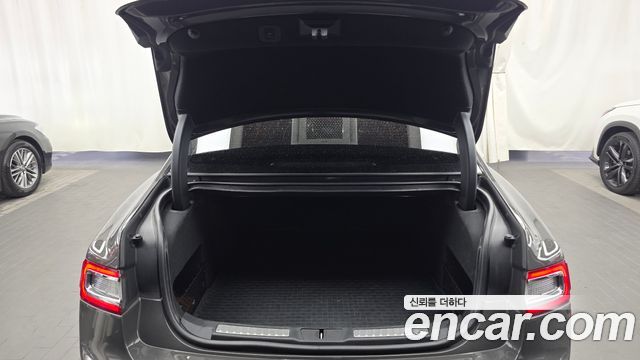 Lincoln Continental 2018 — photo 26