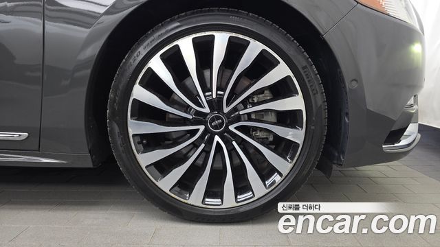 Lincoln Continental 2018 — photo 7
