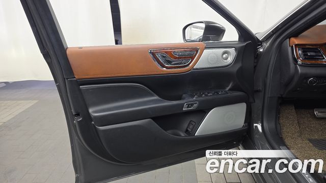 Lincoln Continental 2018 — photo 14