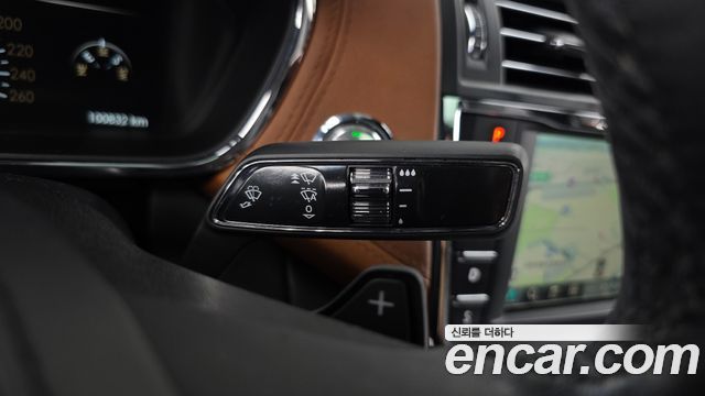 Lincoln Continental 2018 — photo 30