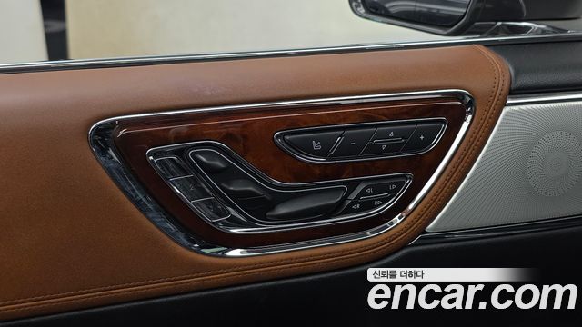 Lincoln Continental 2018 — photo 35