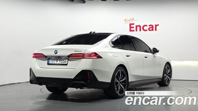 BMW 5-Series 2025 — photo 2