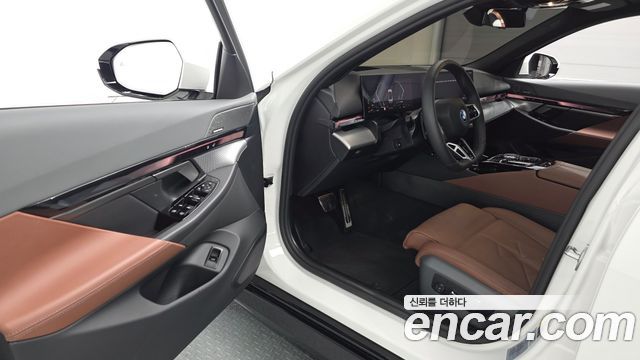 BMW 5-Series 2025 — photo 13
