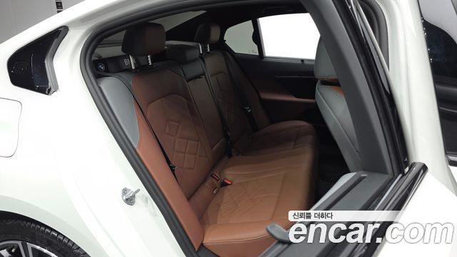 BMW 5-Series 2025 — photo 17