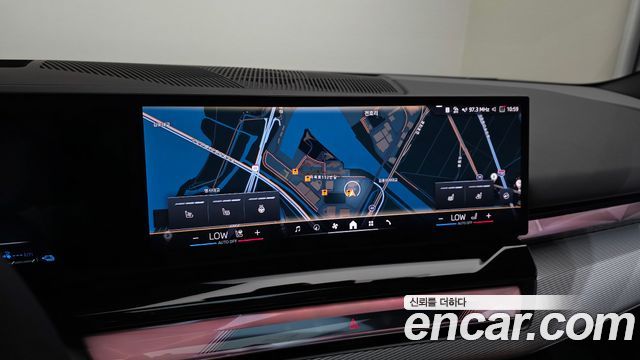 BMW 5-Series 2025 — photo 19