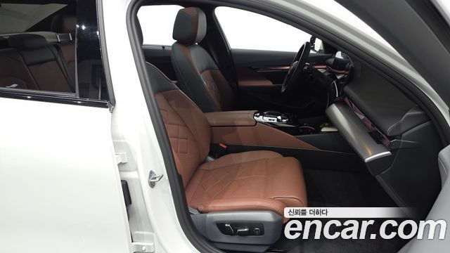 BMW 5-Series 2025 — photo 16
