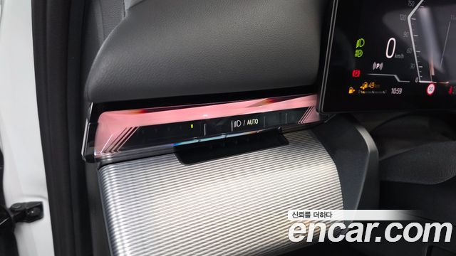 BMW 5-Series 2025 — photo 28