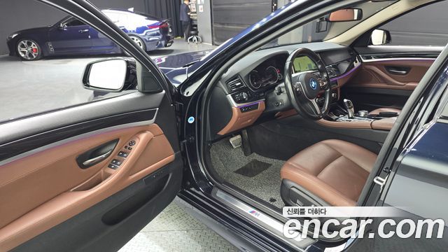 BMW 5-Series 2016 — photo 10