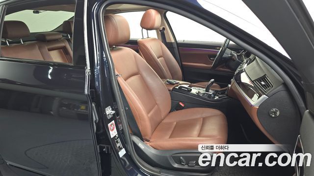 BMW 5-Series 2016 — photo 12