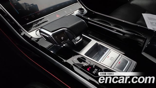 Audi A8 2020 — photo 12