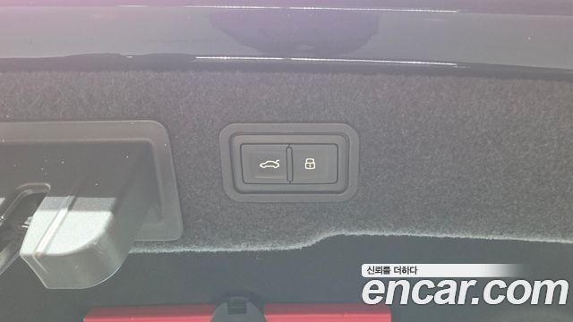 Audi A8 2020 — photo 25