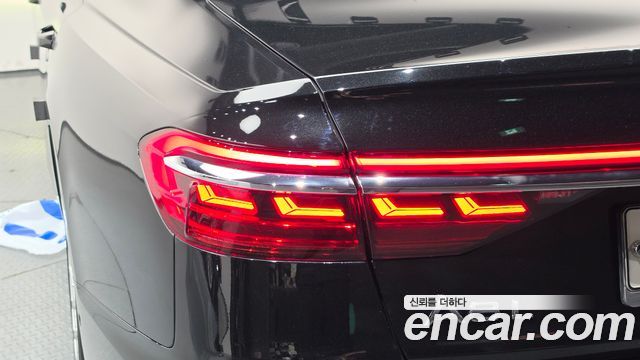 Audi A8 2020 — photo 9