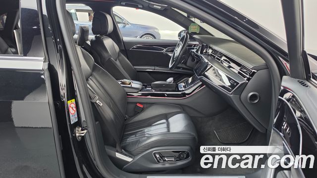Audi A8 2020 — photo 16