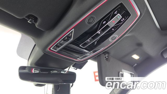 Audi A8 2020 — photo 29