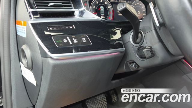 Audi A8 2020 — photo 33