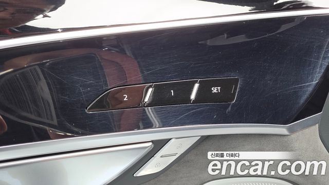Audi A8 2020 — photo 36