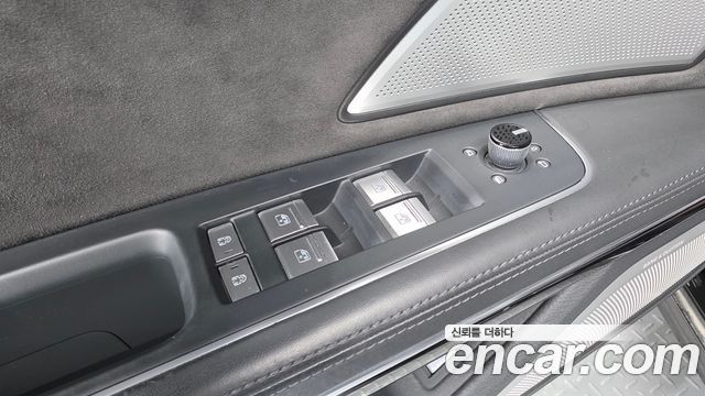 Audi A8 2020 — photo 37