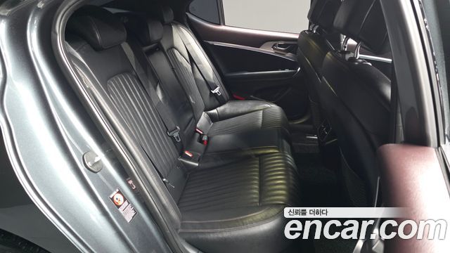 Genesis G70 2019 — photo 17
