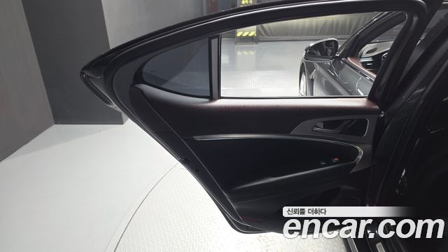 Genesis G70 2019 — photo 15