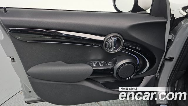 Mini Cooper 2023 — photo 19