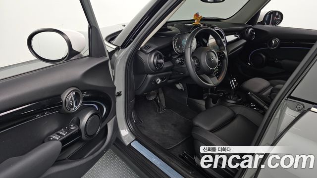 Mini Cooper 2023 — photo 26