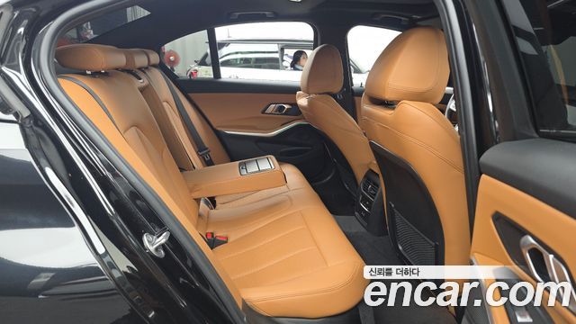 BMW 3-Series 2022 — photo 17