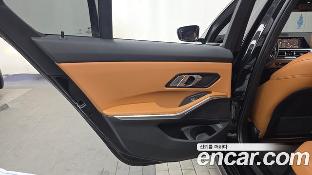BMW 3-Series 2022 — photo 15