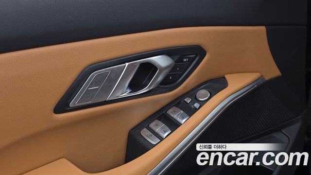 BMW 3-Series 2022 — photo 29