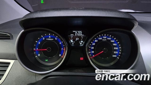Hyundai AVANTE 2013 — photo 11