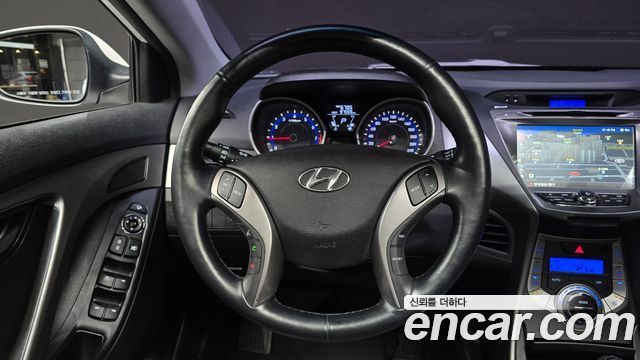 Hyundai AVANTE 2013 — photo 19