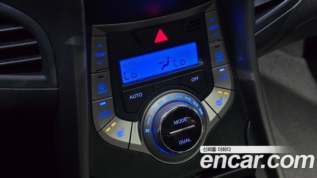 Hyundai AVANTE 2013 — photo 25