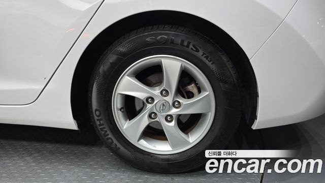 Hyundai AVANTE 2013 — photo 7