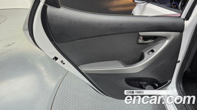 Hyundai AVANTE 2013 — photo 15
