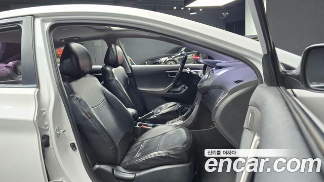 Hyundai AVANTE 2013 — photo 16