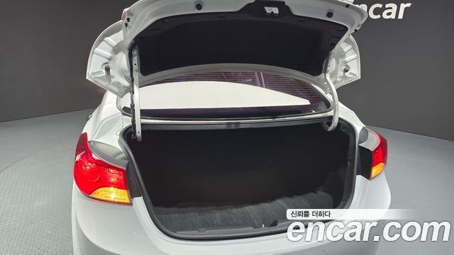Hyundai AVANTE 2013 — photo 30