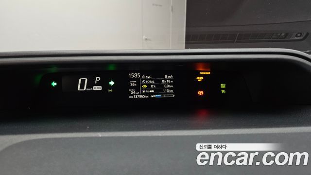 Toyota Prius 2018 — photo 11