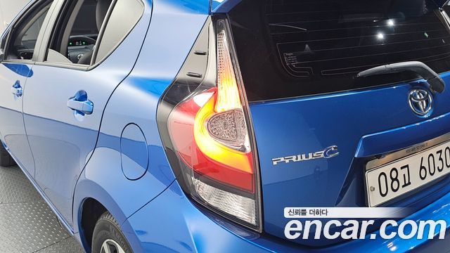 Toyota Prius 2018 — photo 9
