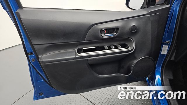 Toyota Prius 2018 — photo 14