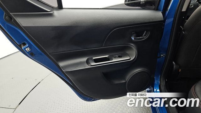 Toyota Prius 2018 — photo 15