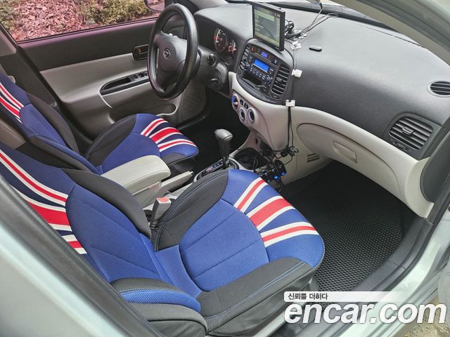 Hyundai Verna 2010 — photo 11