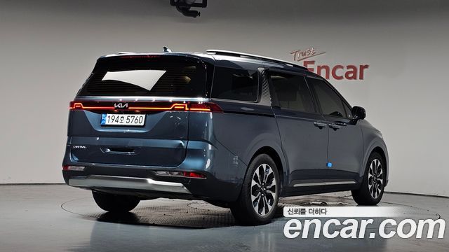 Kia Canival 2023 — photo 2