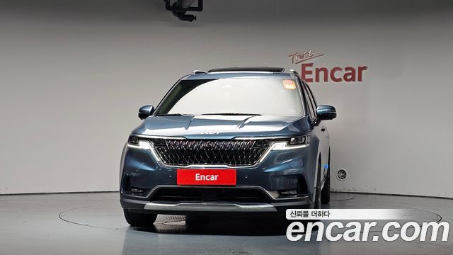 Kia Canival 2023 — photo 3