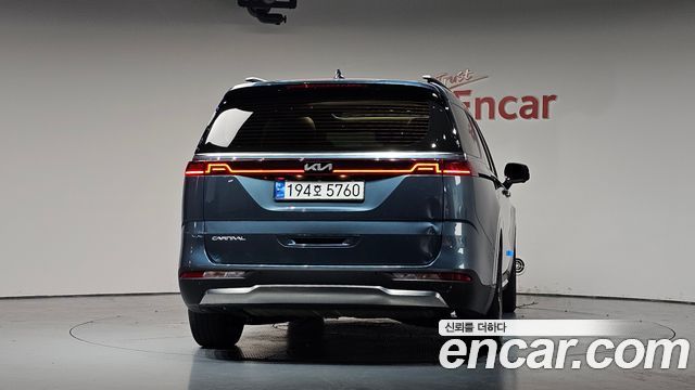 Kia Canival 2023 — photo 4