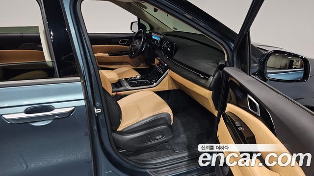 Kia Canival 2023 — photo 17