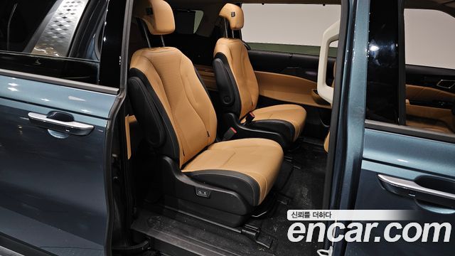 Kia Canival 2023 — photo 18
